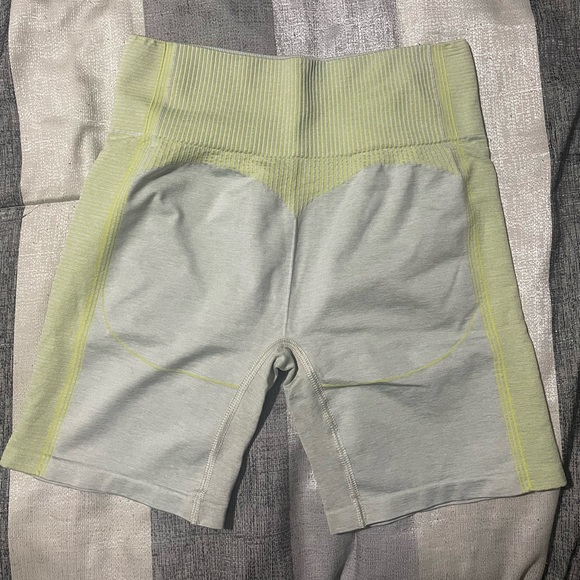 Gymshark Hyper Amplify Shorts - Picture 3 of 3